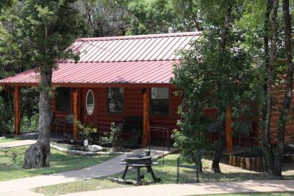 Cabin 3 Rental 15 minutes from Magnolia and Baylor