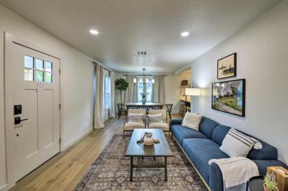 Home with Modern Charm Less Than 3Mi to Magnolia Market - image 4