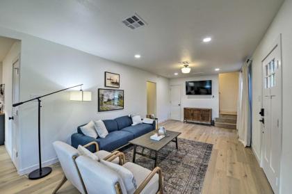 Home with Modern Charm Less Than 3Mi to Magnolia Market - image 5