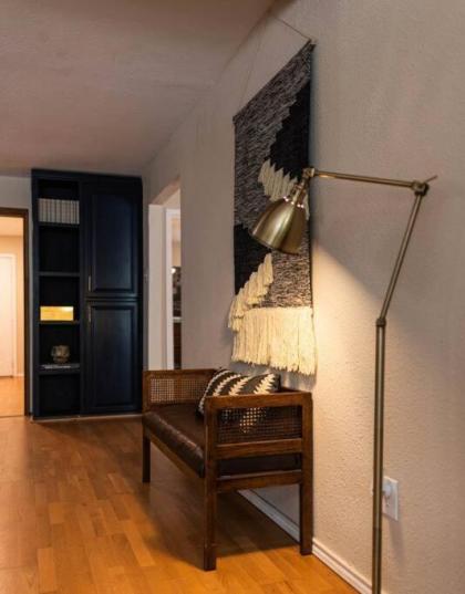 Escape to a Restored 1920s East Waco Bungalow - image 17