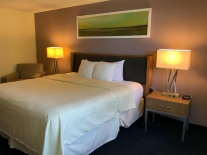 Lakeside Inn - image 13
