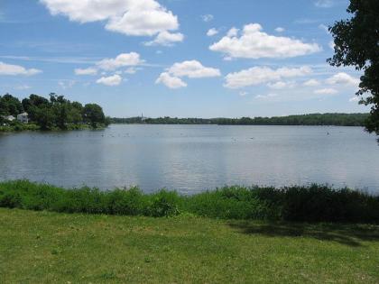 Lakeside Inn - image 15