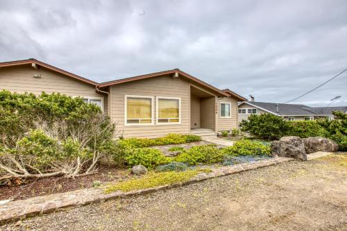 Scandia House in Bayshore Estates! - main image