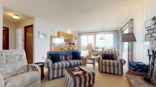2 Bed 2 Bath Vacation home in Waldport - image 3