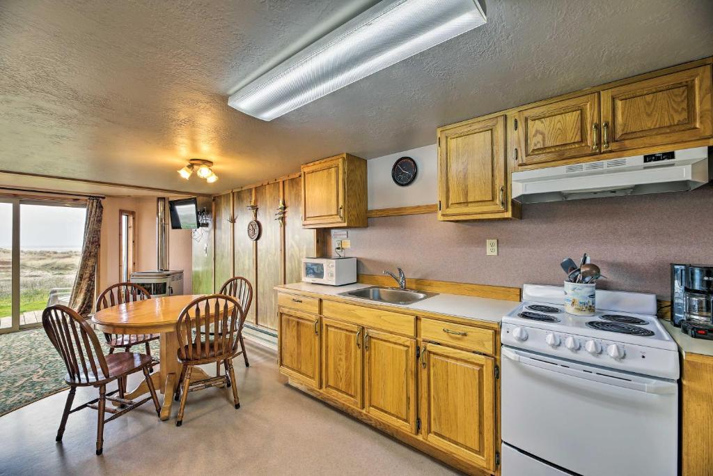 Sanderling Sea Cottages Unit 2 - image 4