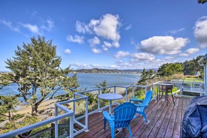 Waldport Beach House with Loft Grill and Ocean Views Waldport