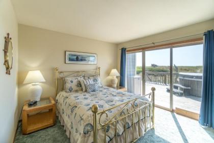 Daly's Oceanfront House - image 11