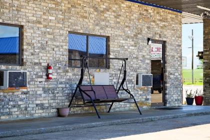 Coachmans inn & suites - image 10