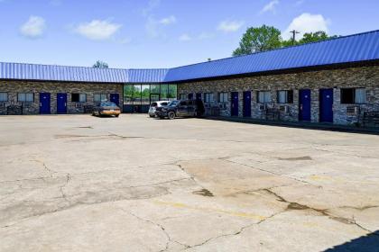 Coachmans inn & suites - image 11