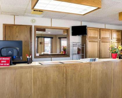 Econo Lodge Wall - image 10