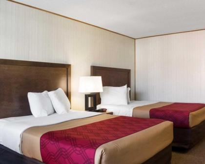 Econo Lodge Wall - image 8