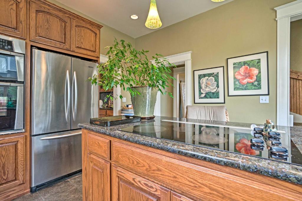Idyllic Wine Country BandB with Yard Walk to Downtown - image 7