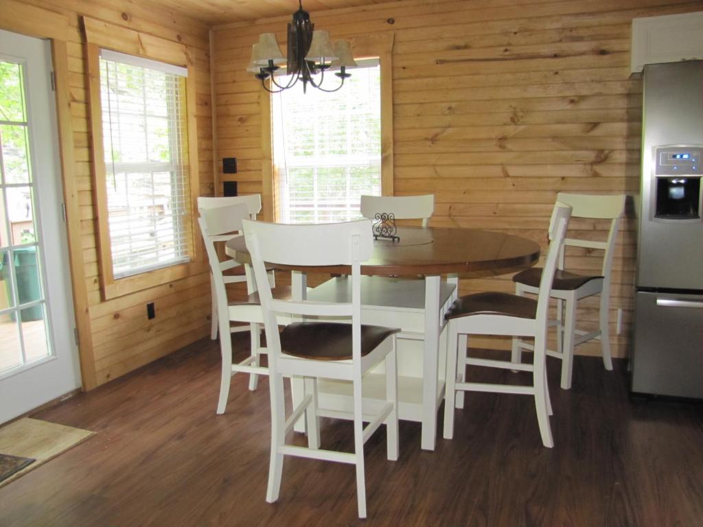 Getaway on Little River - image 7