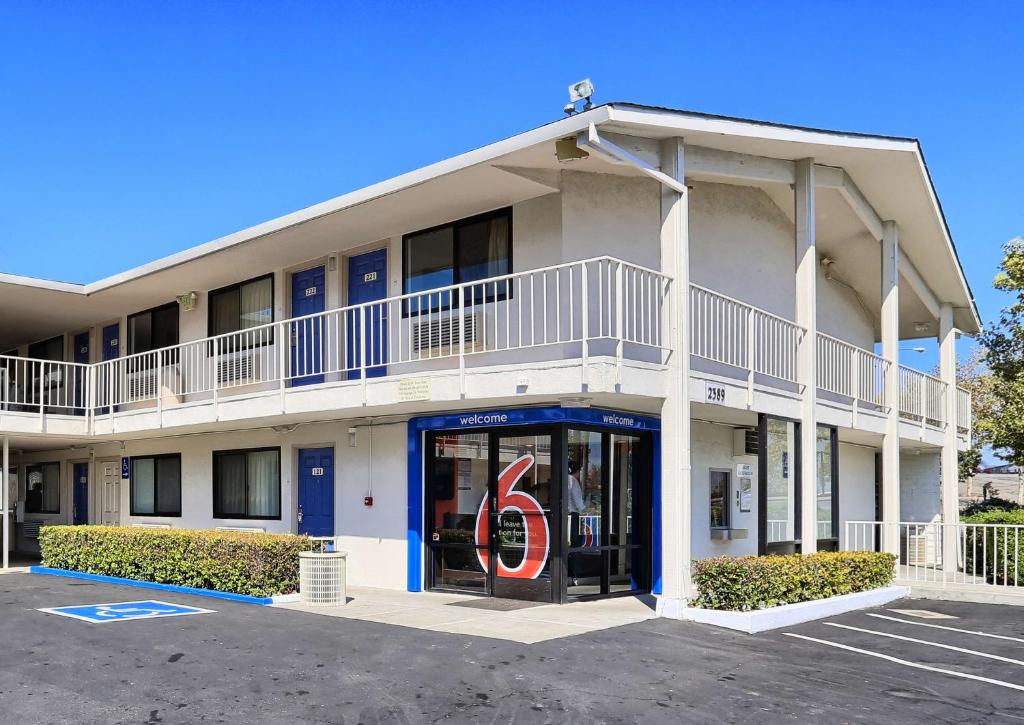 Motel 6-Walnut Creek CA - main image