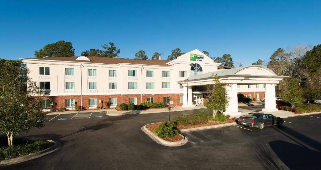 Holiday Inn Express & Suites Walterboro an IHG Hotel - main image