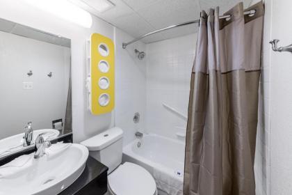 Motel 6-Warminster PA - image 3