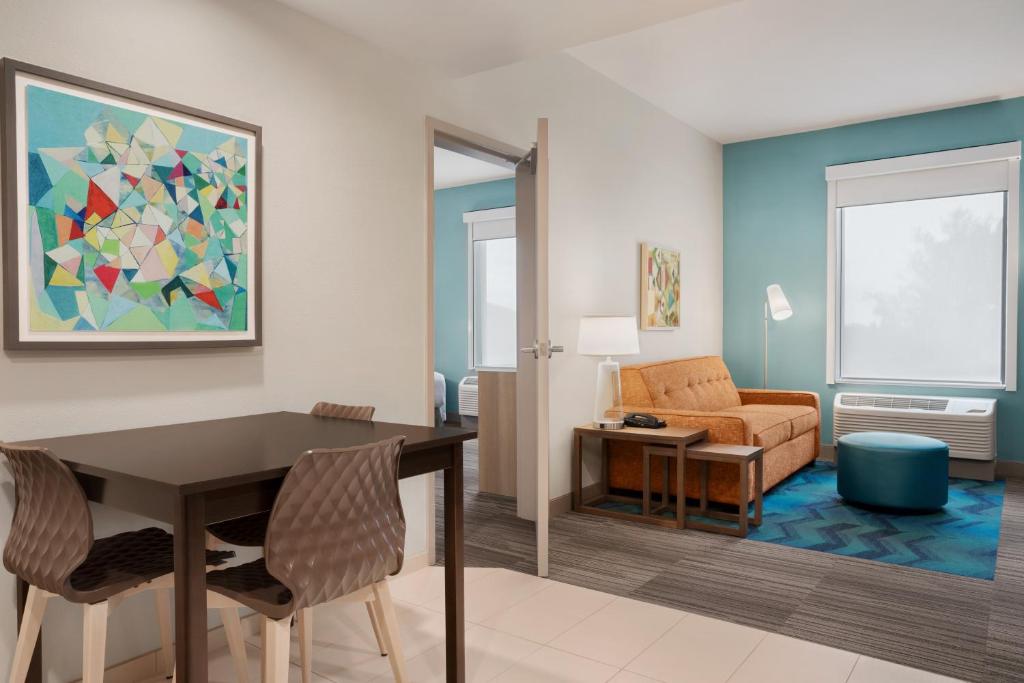 Home2 Suites By Hilton Warminster Horsham - image 5