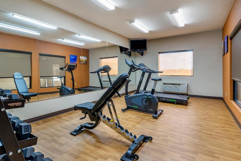 Comfort Suites near Robins Air Force Base - image 2