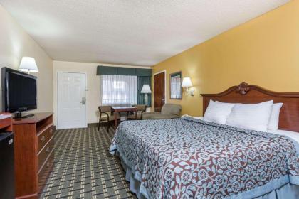 Days Inn & Suites by Wyndham Warner Robins Near Robins AFB - image 9