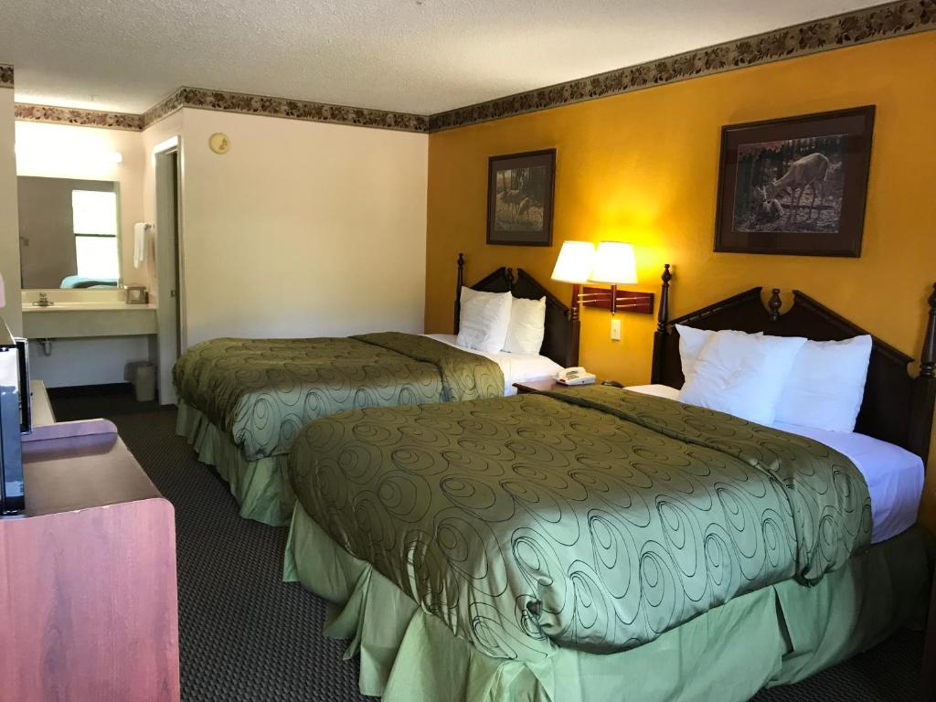Clairmont Inn & Suites - Warren - main image