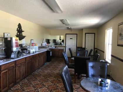 Clairmont Inn & Suites - Warren - image 13