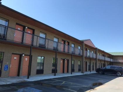 Clairmont Inn & Suites - Warren - image 14