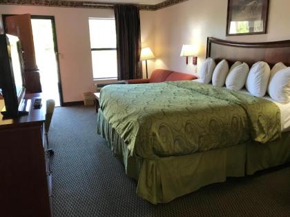 Clairmont Inn & Suites - Warren - image 2