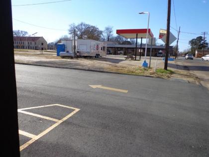 Economy Inn Express Warren - image 11
