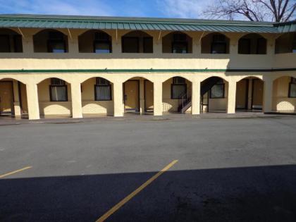 Economy Inn Express Warren - image 2