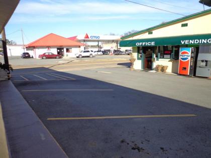 Economy Inn Express Warren - image 4