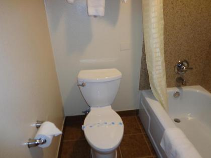 Economy Inn Express Warren - image 8
