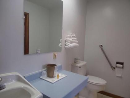 Huggy Bear Motel - Warren - image 10