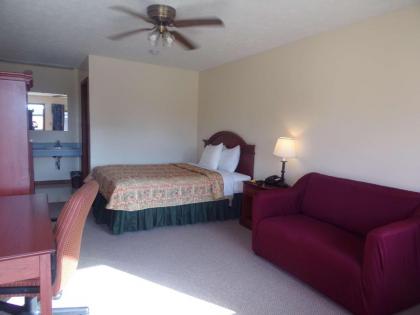 Huggy Bear Motel - Warren - image 4