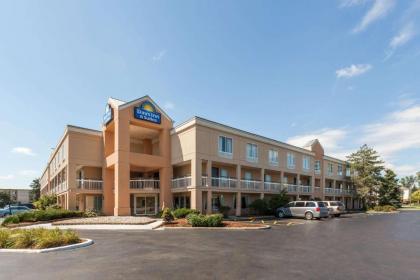 Days Inn And Suites Warren Mi