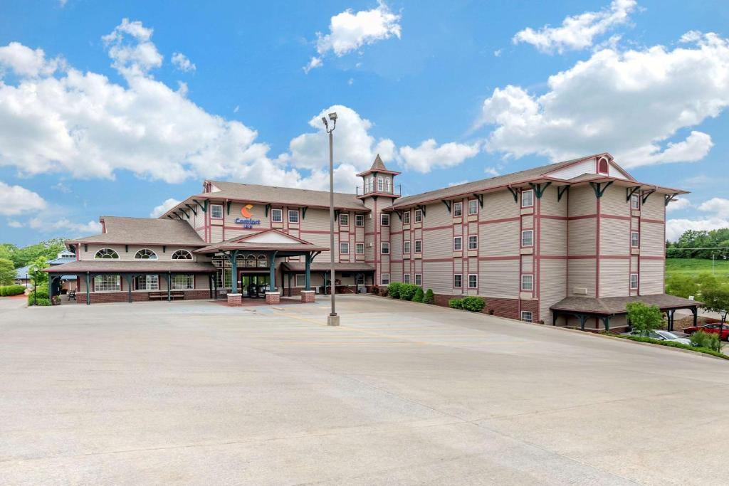 Comfort Inn Warrensburg Station - main image