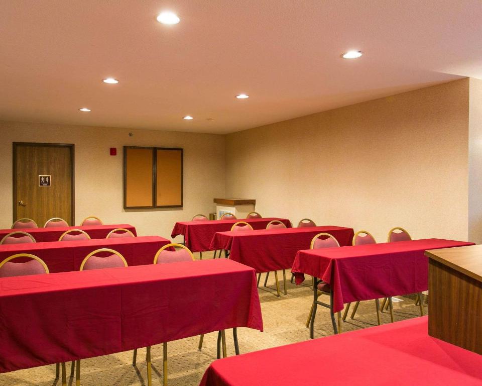 Comfort Inn Warrensburg Station - image 3