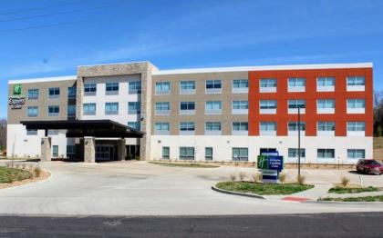 Holiday Inn Express  Suites   Warrensburg North an IHG Hotel