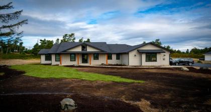 Gated Community Walkable To Beach Over An Acre Of Family Fun