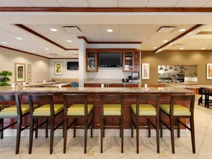 Hilton Garden Inn Naperville/Warrenville - image 15