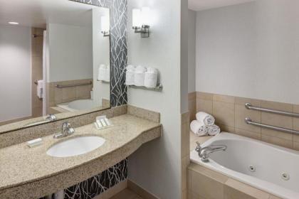 Hilton Garden Inn Naperville/Warrenville - image 6
