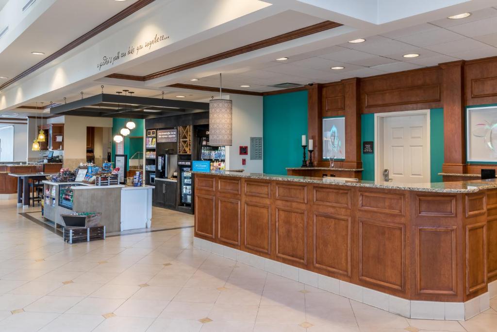 Hilton Garden Inn Naperville/Warrenville - image 7