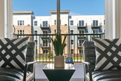 2BR Modern Living in Tranquil Scene - image 14