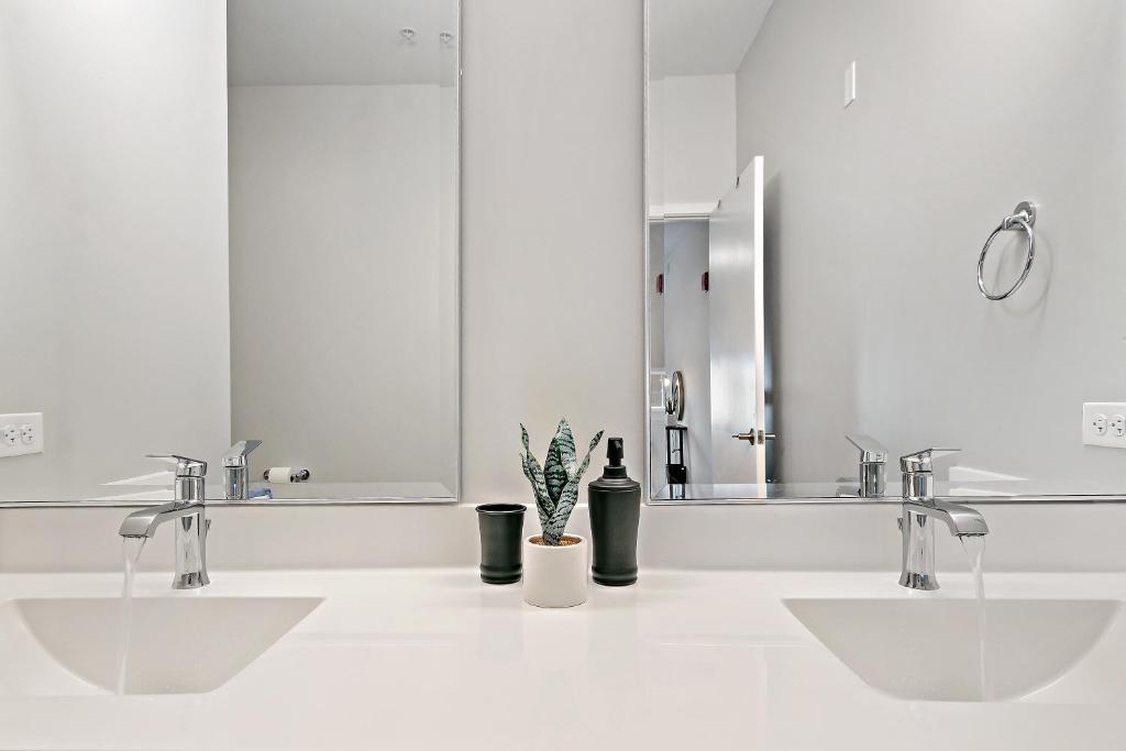 2BR Modern Living in Tranquil Scene - image 4