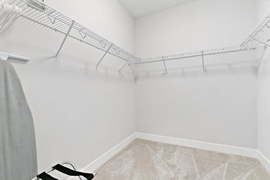 2BR Modern Living in Tranquil Scene - image 7