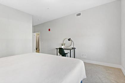 2BR Modern Living in Tranquil Scene - image 9