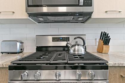 1BR Modern Living in Tranquil Scene - image 15