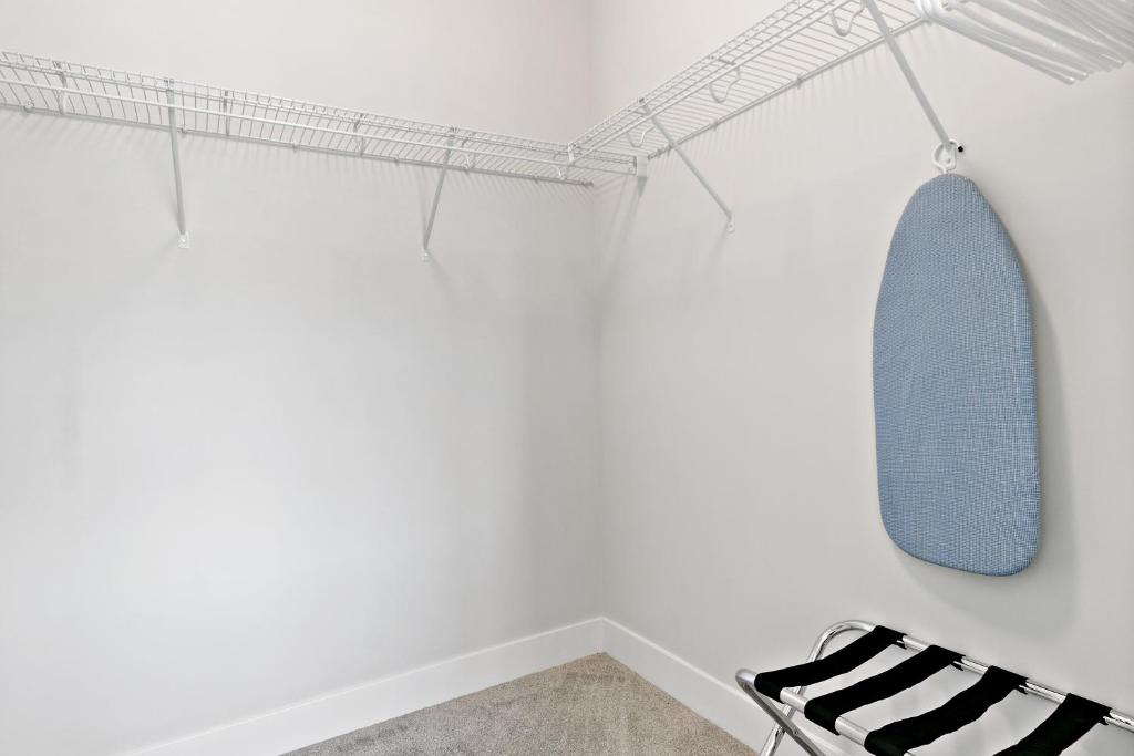 1BR Modern Living in Tranquil Scene - image 6