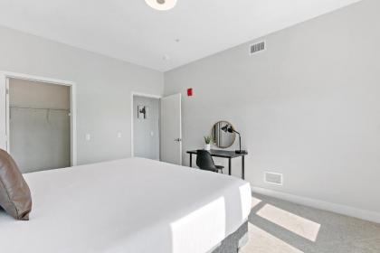 1BR Modern Living in Tranquil Scene - image 9