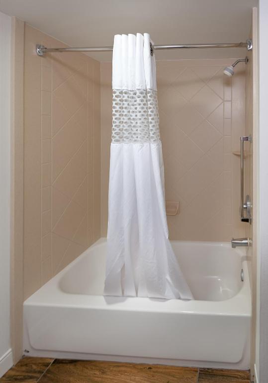 Hampton Inn Doylestown - image 7