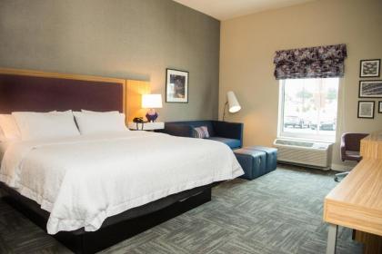 Hampton Inn & Suites Warrington Horsham - image 10